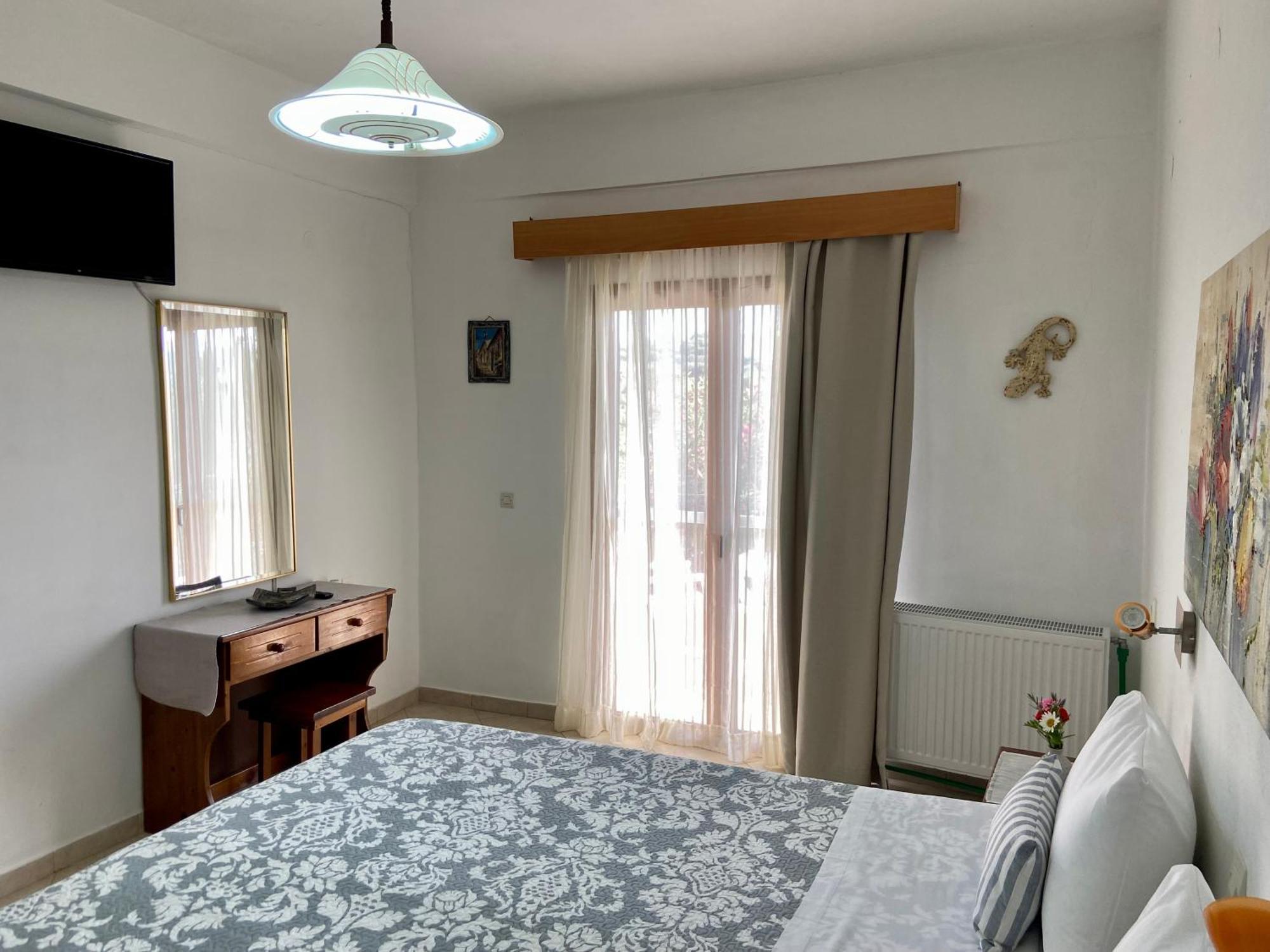 Floros Apartments Агиос Стефанос Экстерьер фото