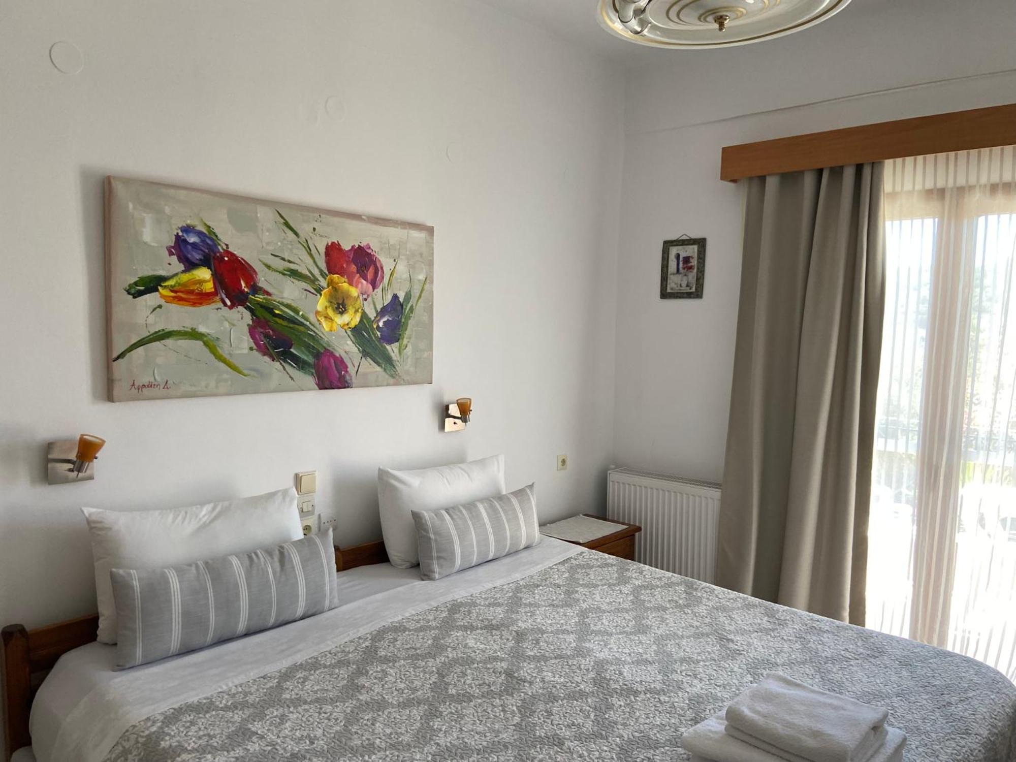 Floros Apartments Агиос Стефанос Экстерьер фото