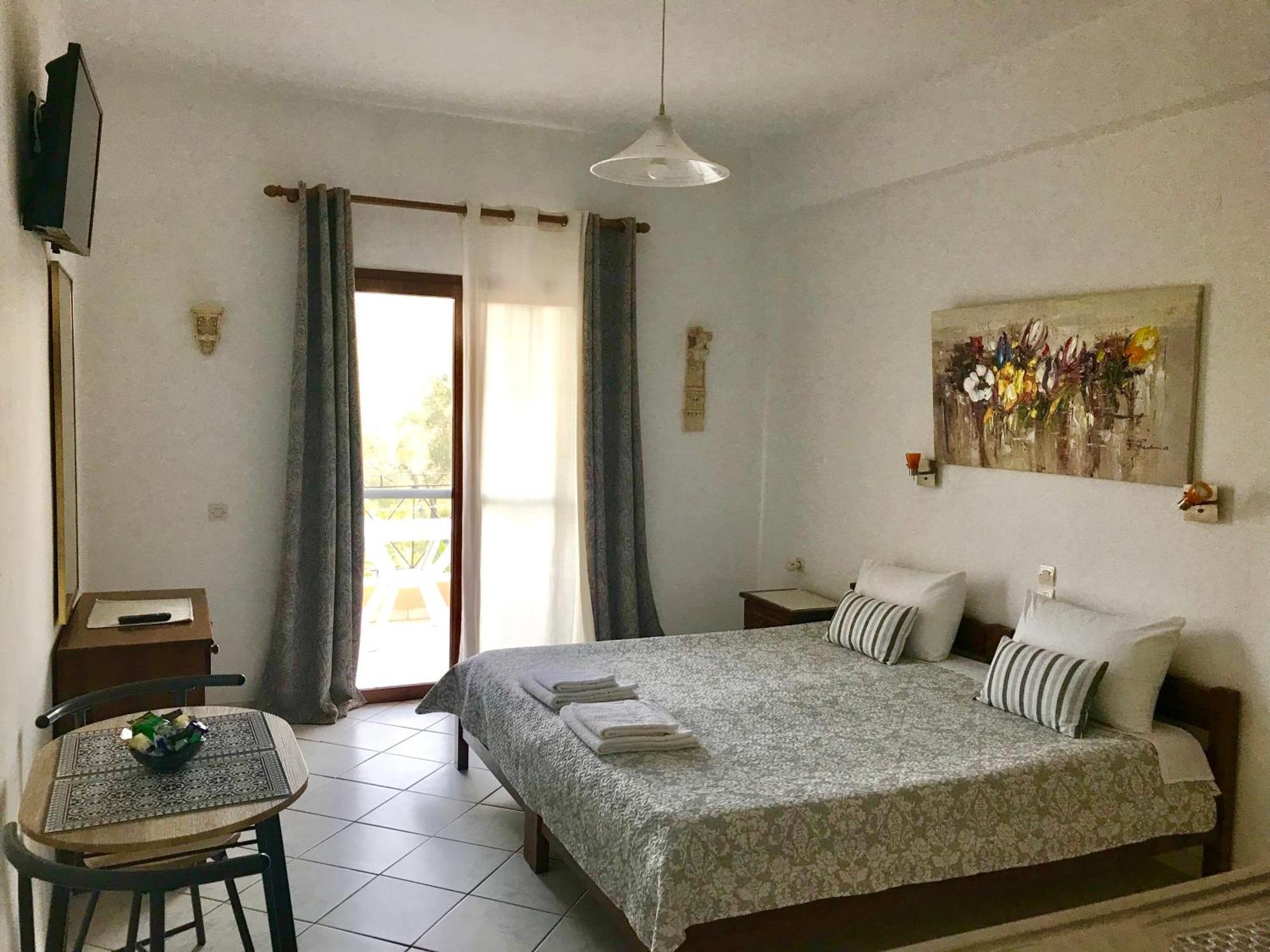 Floros Apartments Агиос Стефанос Экстерьер фото