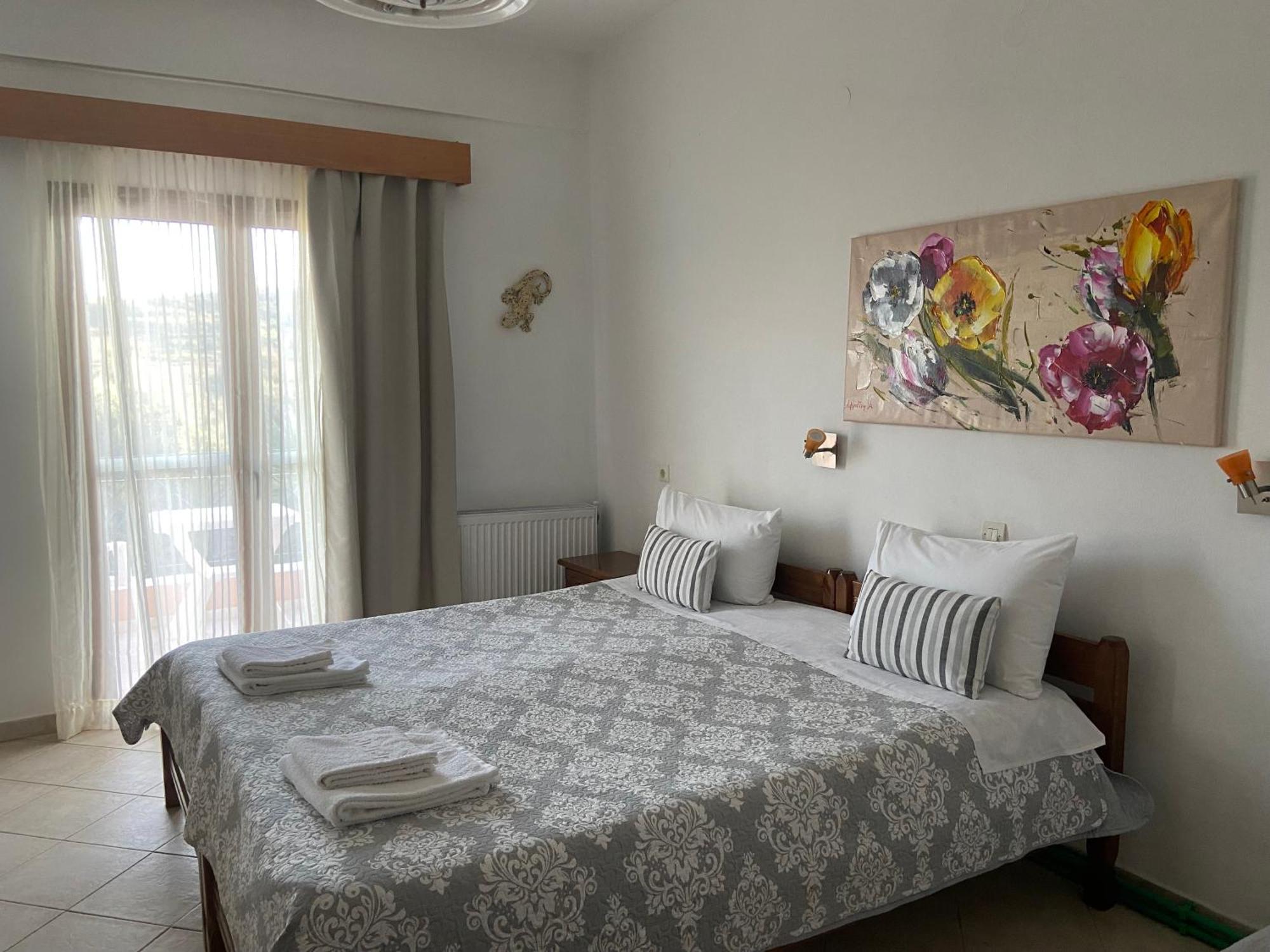 Floros Apartments Агиос Стефанос Экстерьер фото