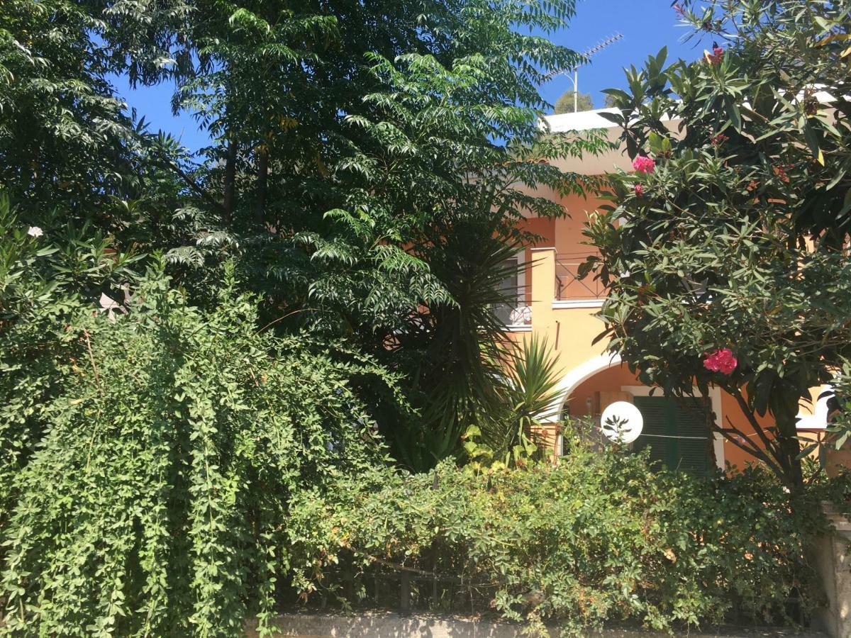 Floros Apartments Агиос Стефанос Экстерьер фото
